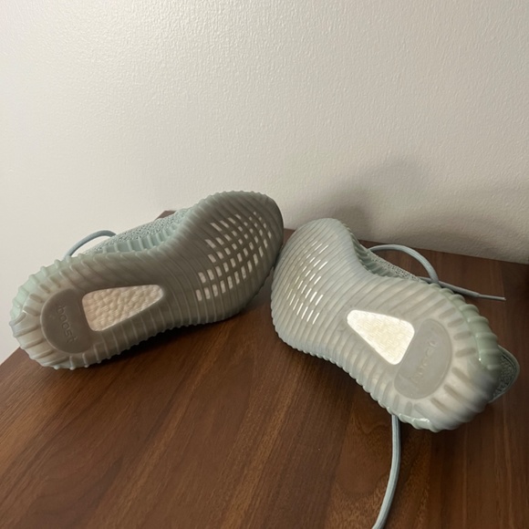 Yeezy V2 350 Boost Men’s Size: 5 - Picture 4 of 6